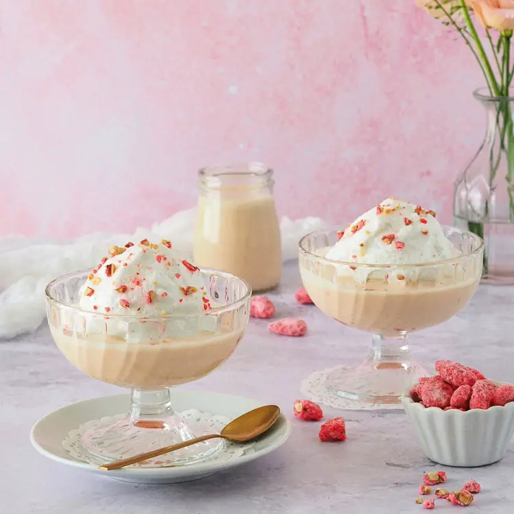 Iles flottantes aux pralines roses