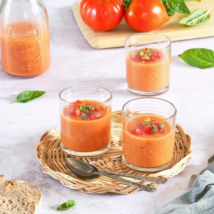 Soupe froide de tomates