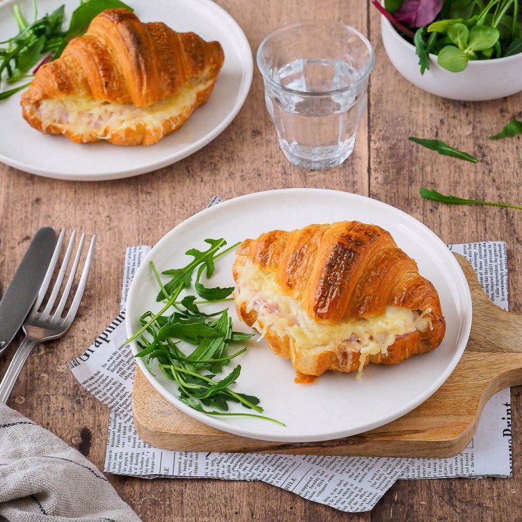 Croissants au jambon