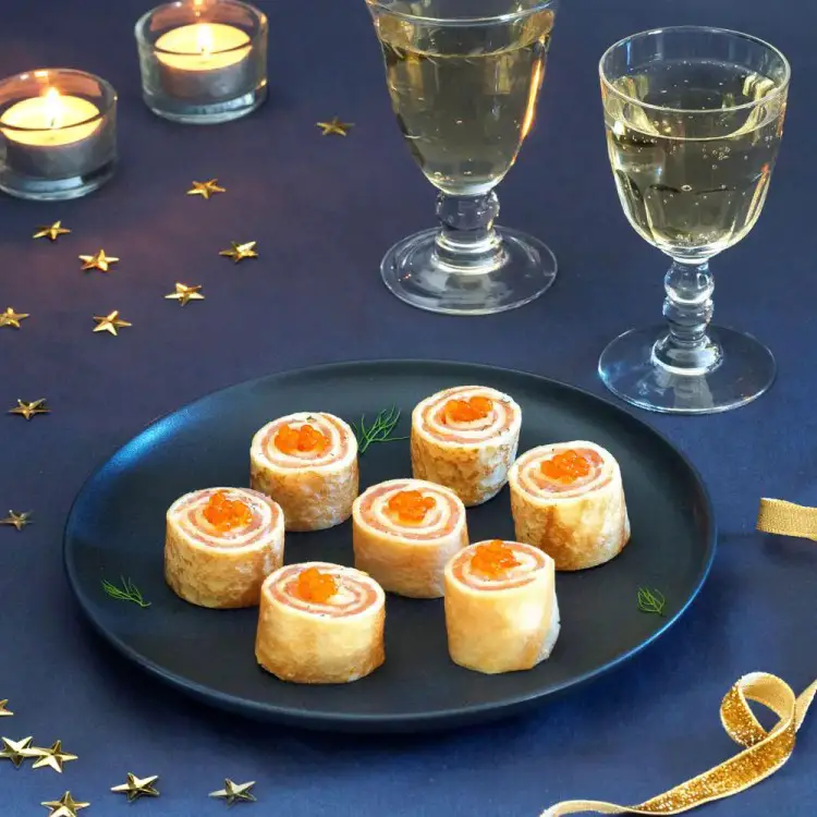 Mini crêpes roulées au saumon fumé