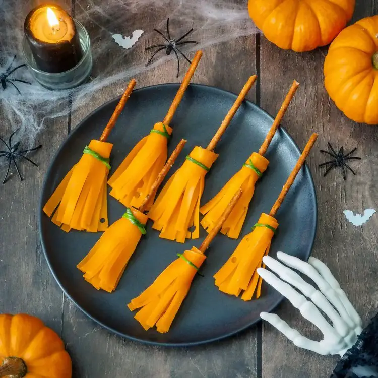 Balais de sorcière au fromage d’Halloween